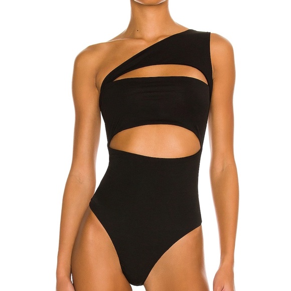 Superdown Tori Cut Out Bodysuit in Black - Picture 2 of 7